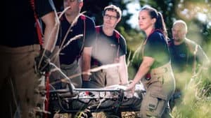 Senior citizen falls during hike - rescue in difficult terrain