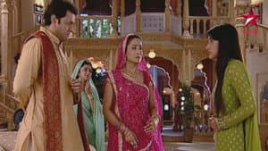 Akshara meets Alok in the market