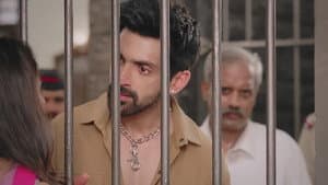 Virat stops Amruta's bail