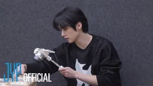 Lee Know : LEE KNOW LOG 11