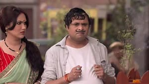 Happu steals mangoes - Happu Ki Ultan Paltan