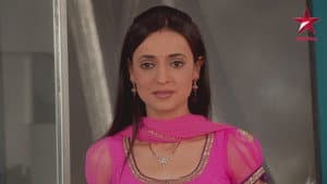 Arnav Enjoys Khushi's Food