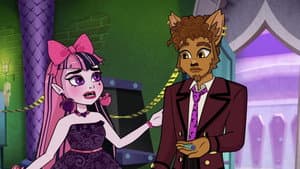 Toralei & Draculaura Fight a Giant Earworm!