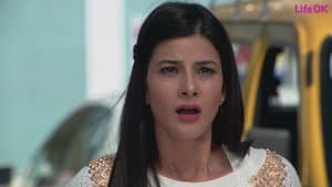 Sarika Sees Vikram