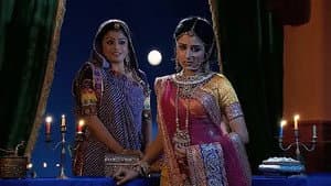 Hamida meets Gulbadan