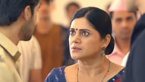 E1233. Pushpa Slaps Chirag
