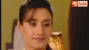 Nupur Gives a Gift to Mayank