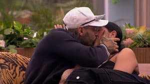 Besos van, besos vienen