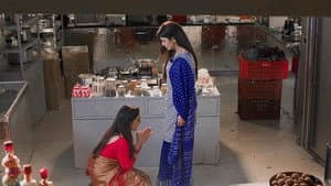 Geetanjali begs Abhira to fix her marriage