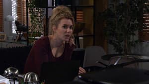 Episode 8929 (Tue 5th Jan 2021)