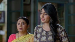 Raveena Arrives At Police Station