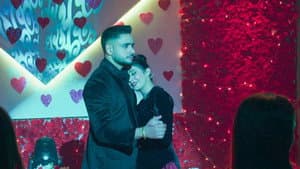 Yashika Proposes to Vikrant