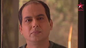 Payal Approaches Tulsi