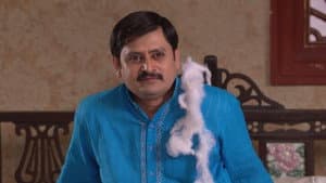 Vibhuti Gives Angoori a Transmitter For Safety
