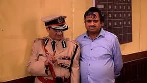 Happu mistakes a man for a thief - Happu Ki Ultan Paltan