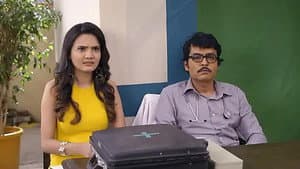Happu tries dissuading Amma from singing-Happu Ki Ultan Paltan