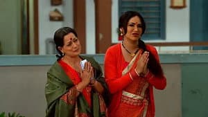 Happu tries to steal Amma’s phone - Happu Ki Ultan Paltan
