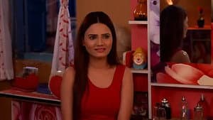Rajesh tries to cajole Chamchi - Happu Ki Ultan Paltan