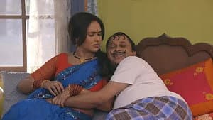 Happu poses as his twin Pappu - Happu Ki Ultan Paltan
