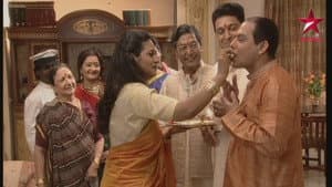 Payal Spies on Mihir, Mandira