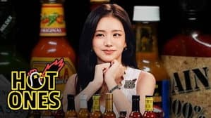 JISOO Is the Queen of Spice While Eating Spicy Wings
