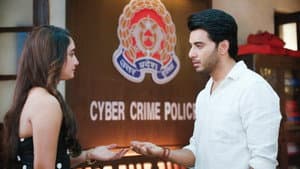 Aadhya Walks Away from Shivaay