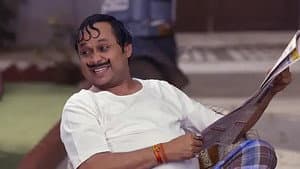 Happu gives the necklace to Amma - Happu Ki Ultan Paltan