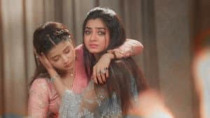 Abhira and Ruhi are trapped in a fire