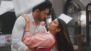 Abhira seeks Kaveri's blessings