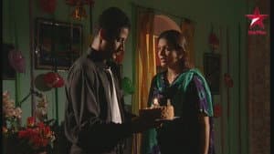 Mihir Buys Saree for Tulsi