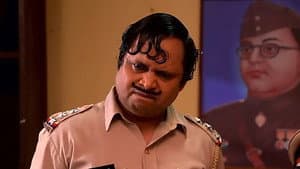 Happu tries to get the footwear back from Rajesh - Happu Ki Ultan Paltan
